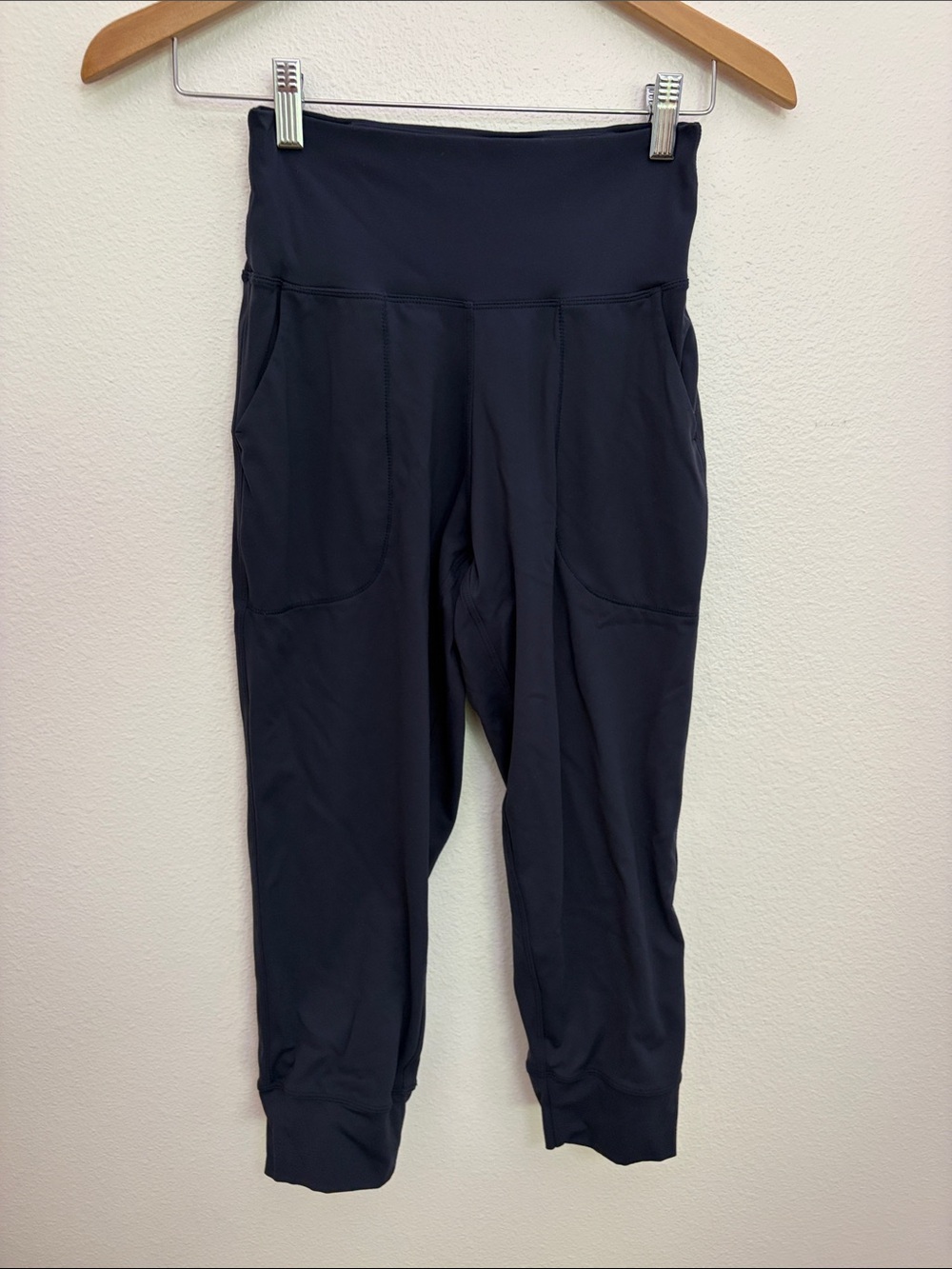 Oalka Navy Cropped Active Leggings